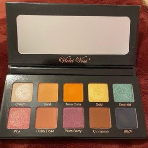 Violet Voss essentials eyeshadow palette
